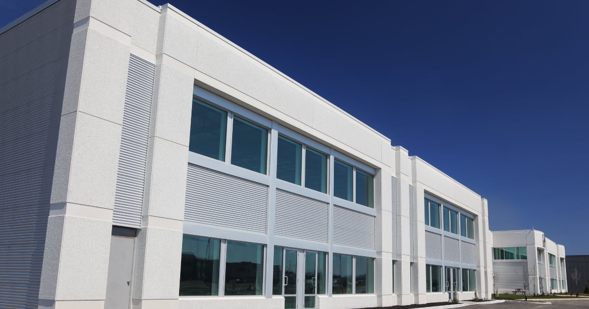 Commercial building with LWIC roof deck